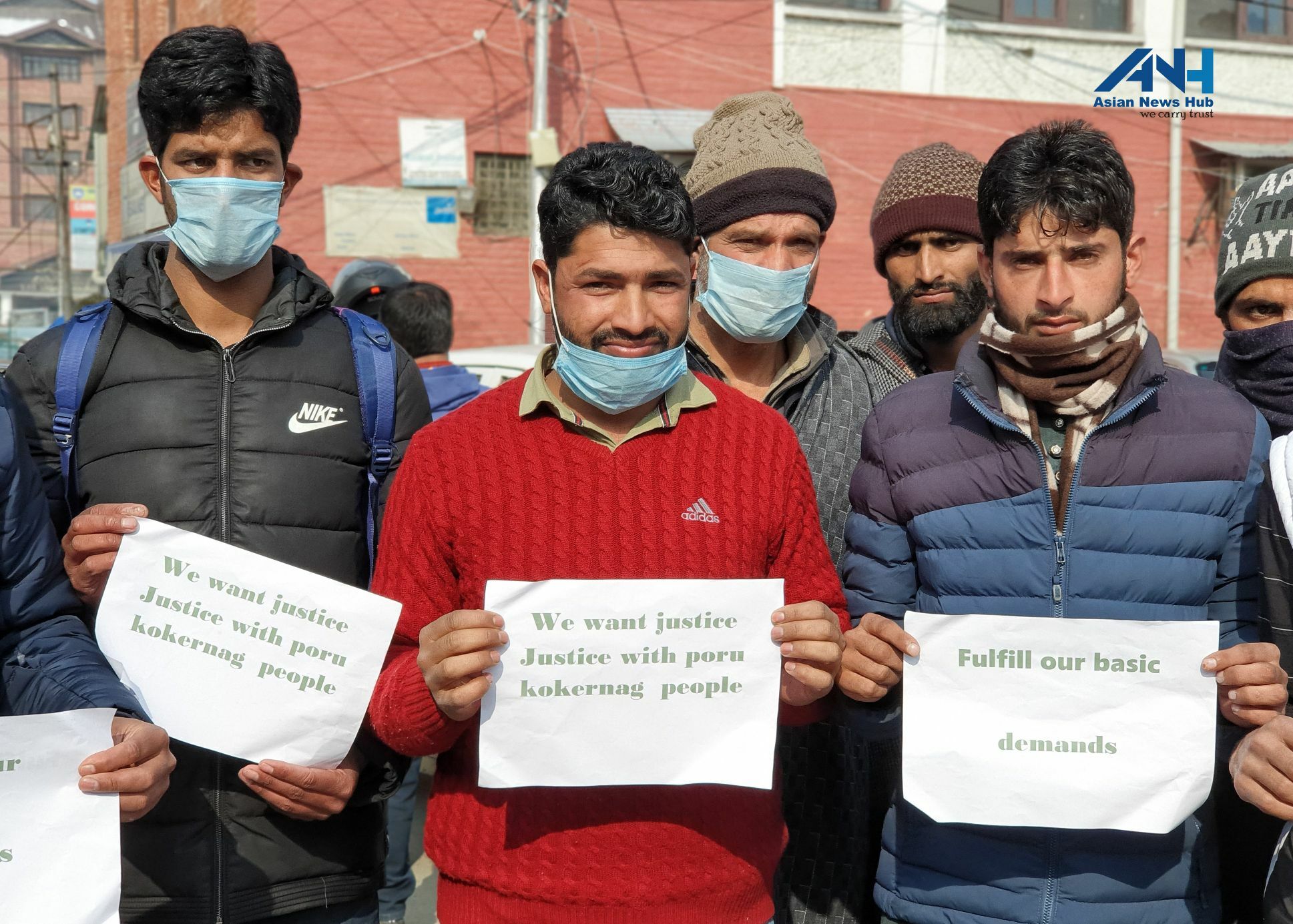 Inhabitants of Poru Kalnga village in Kokernag protest in Sgr against lack of basic facilities Asian News Hub