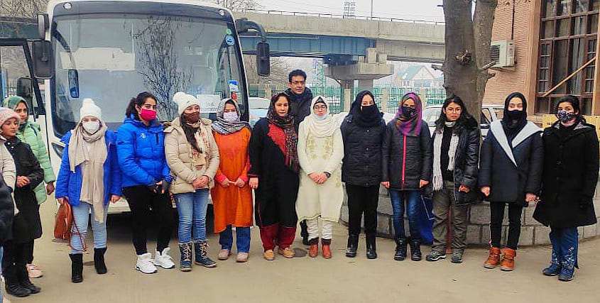 Introductory Ski Course for 2nd girls batch sponsored by Tourism Department begins at Gulmarg Introductory Ski Course for 2nd girls batch sponsored by Tourism Department begins at Gulmarg