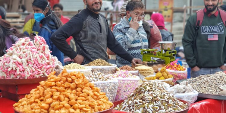 Govt unveils scheme for street vendors in J&K