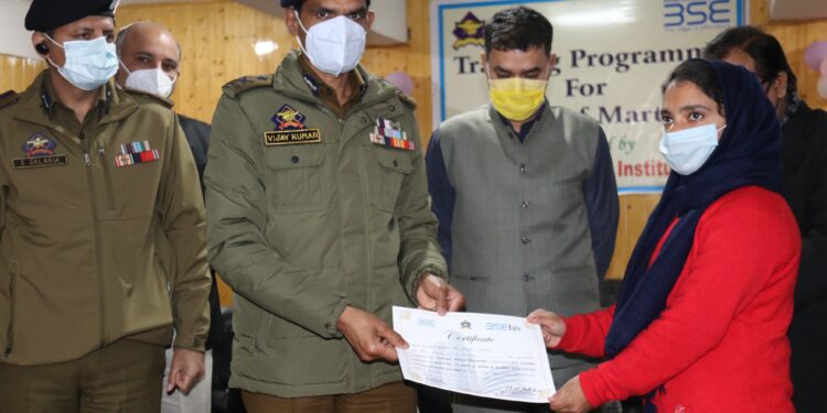 Skill development workshop concludes at PPS Bemina; IGP Kashmir felicitated the participants
