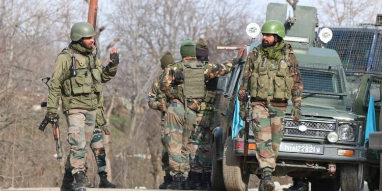Encounter breaks out in Kakapora Pulwama CRPF man killed, 3 others injured in Lawaypora attack