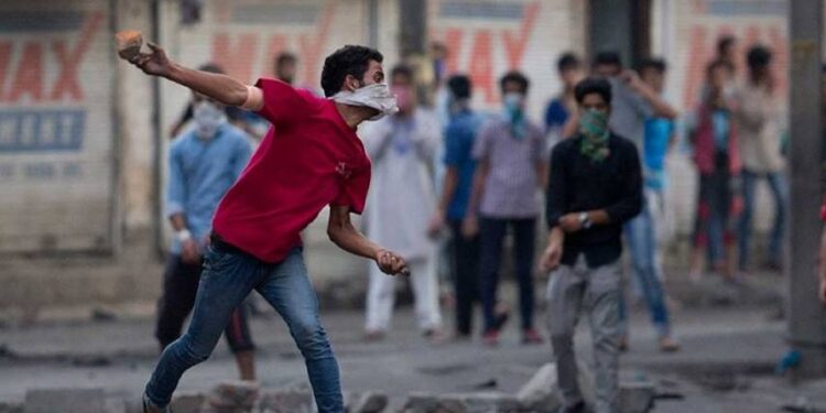Will not tolerate stone pelting: IGP Kashmir