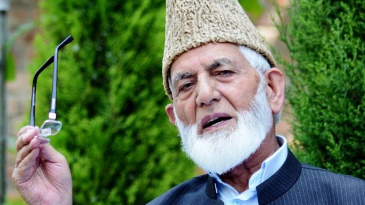TeH removes sign board from its office in Hyderpora ED sends demand notice of Rs 14,40,000 to SAS Geelani