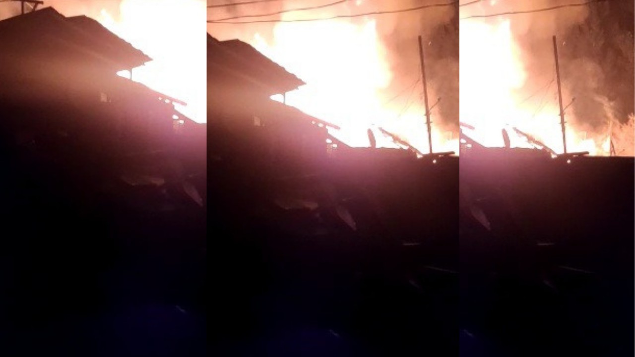 05 residential houses, 02 sheds damaged in overnight blaze in Noorbagh Sgr 05 residential houses, 02 sheds damaged in overnight blaze in Noorbagh Sgr