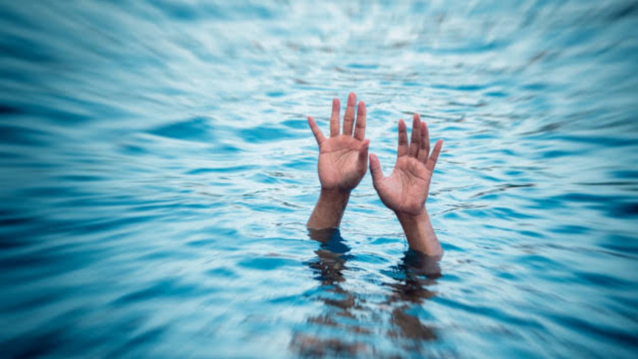 03-year-old drowns in river Jehlum at Maloora, Sgr 10-yr-old drowns into river Jhelum at Qamarwari, feared dead