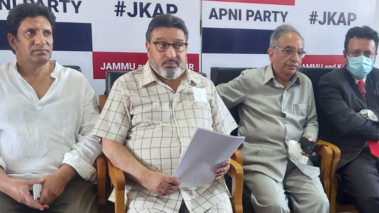 Fail to understand agenda of PAGD: Altaf Bukhari