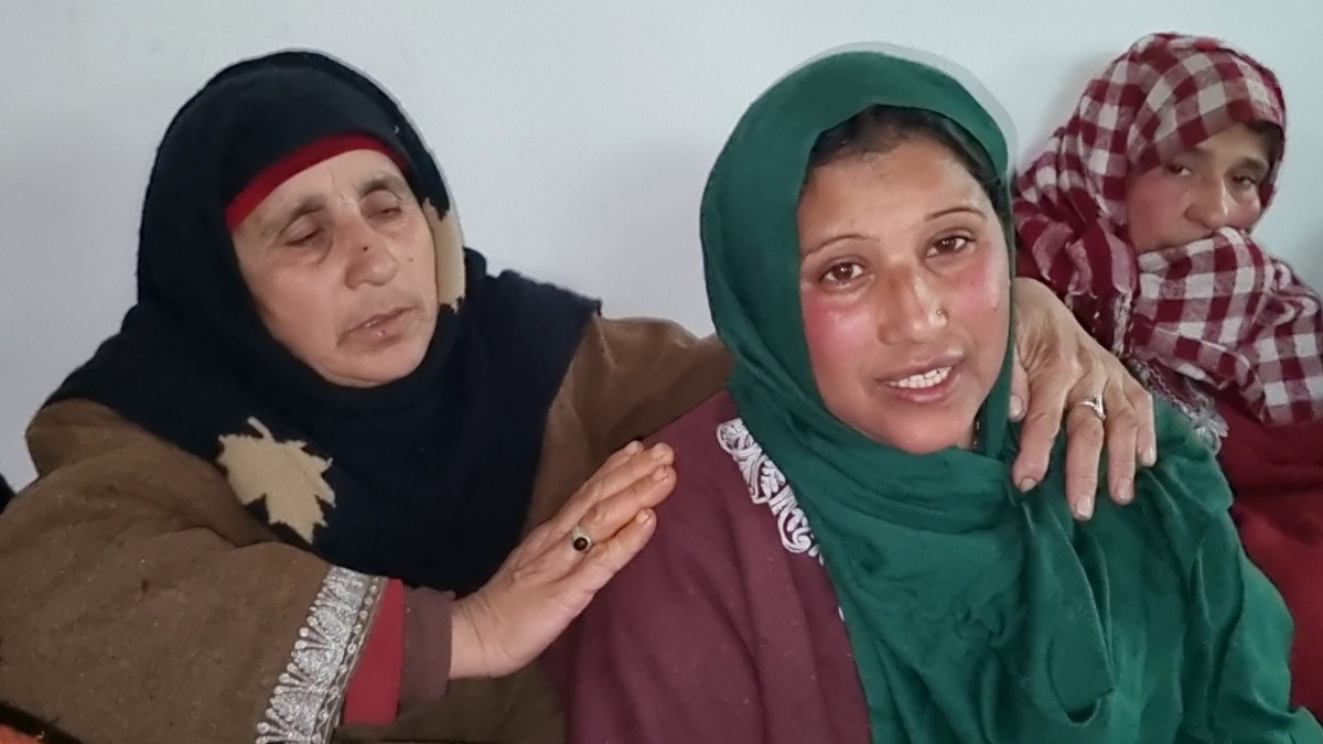 14-yr-old boy from Mirgund dies at JVC Bemina, family alleges medical negligence 14-yr-old boy from Mirgund dies at JVC Bemina, family alleges medical negligence