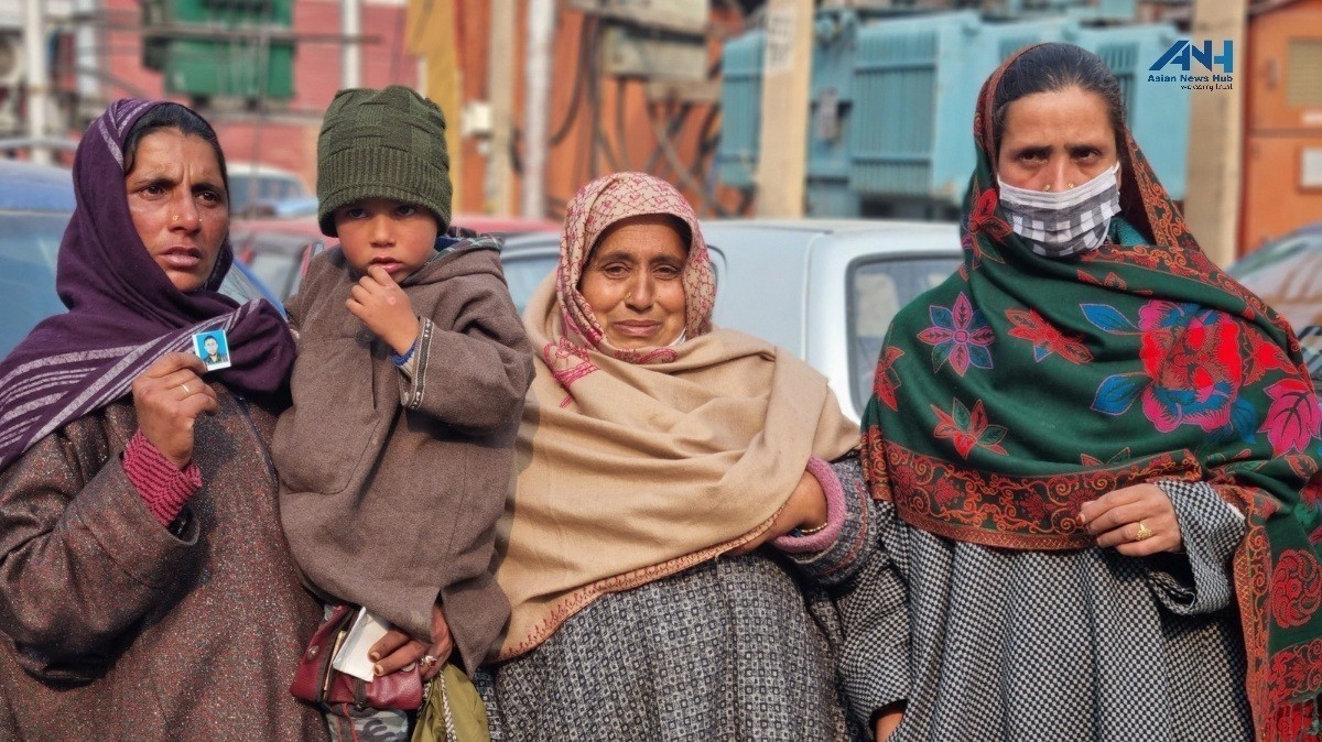 Bandipora families protest in Sgr, demand immediate release of their beloved