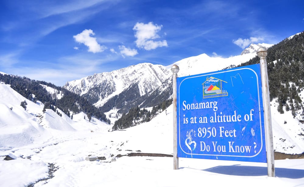 Sonmarg witnesses tourist rush, 19,526 visited in past 15 days Sonmarg witnesses tourist rush, 19,526 visited in past 15 days