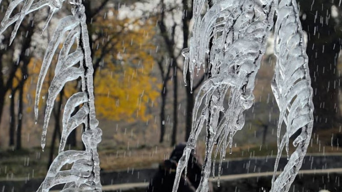 <em>At minus 2.1 Degree Celsius Srinagar records coldest night of season</em> Drass at -18.4 as Ladakh, Kashmir freezes over