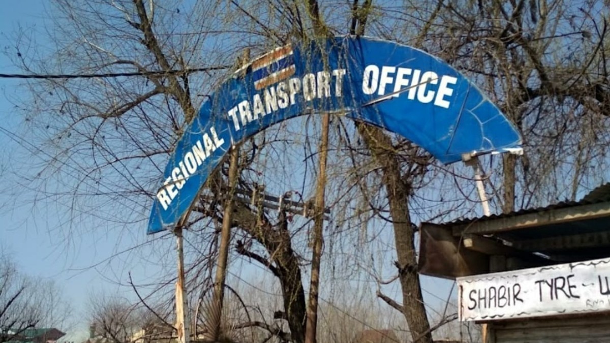 RTO office Srinagar hijacked by consolidated workers RTO office Srinagar hijacked by consolidated workers