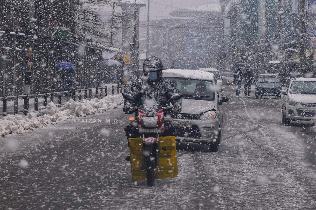 Snow fury: 150 transformers, 1031 feeders of 11kv damaged across Kashmir