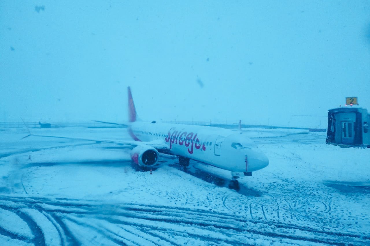 40 fights cancelled as whiteout forces closure of Sgr-Jmu, other roads in Kashmir