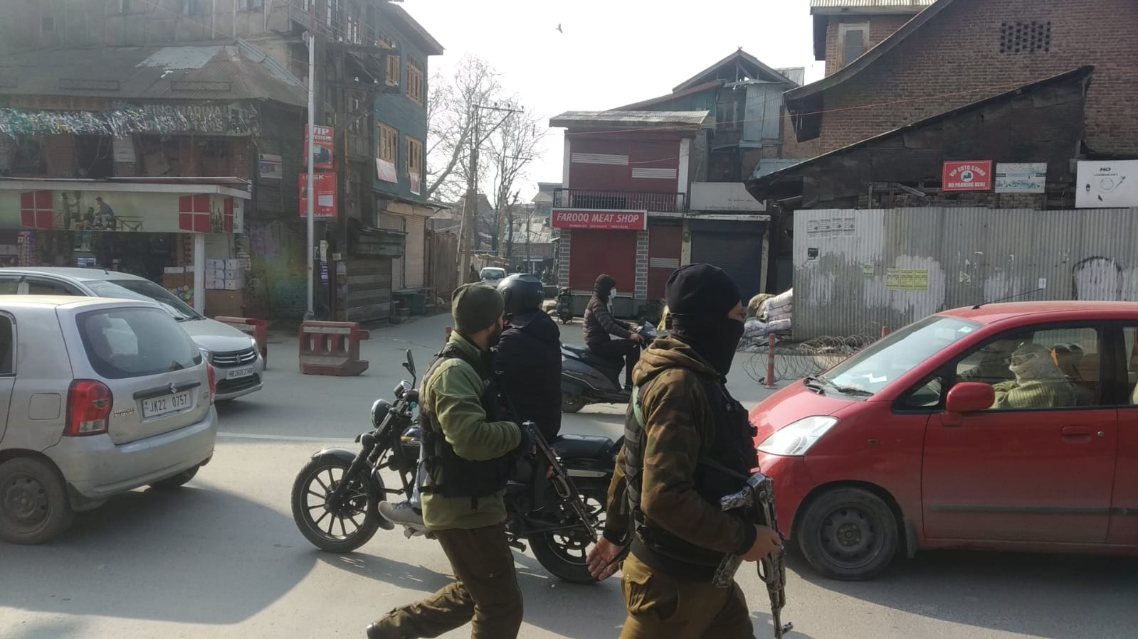 Suspicious bag found at Khawjabazar, Nowhatta, Sgr; BDS on Job