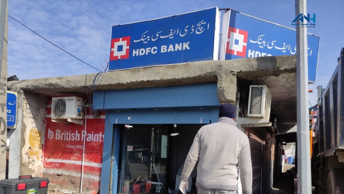 HDFC Bank’s cash-filled ATM stolen in South Kashmir’s Qazigund HDFC Bank’s cash-filled ATM stolen in South Kashmir’s Qazigund