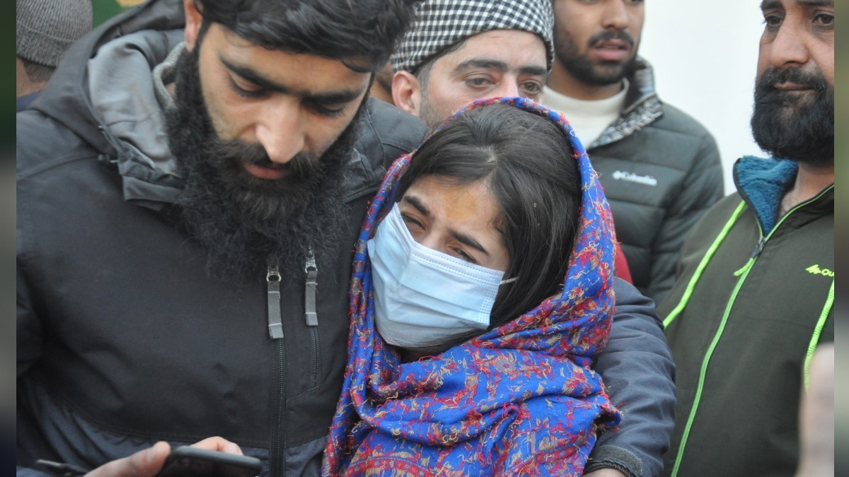 Thieves barge into house at Batamaloo, injure two minor siblings Thieves barge into house at Batamaloo, injure two minor siblings