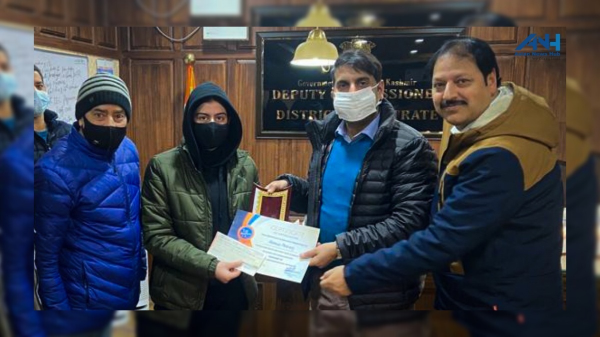 DC Sgr felicitates class 12th topper, Arusa Parvaiz DC Sgr felicitates class 12th topper, Arusa Parvaiz