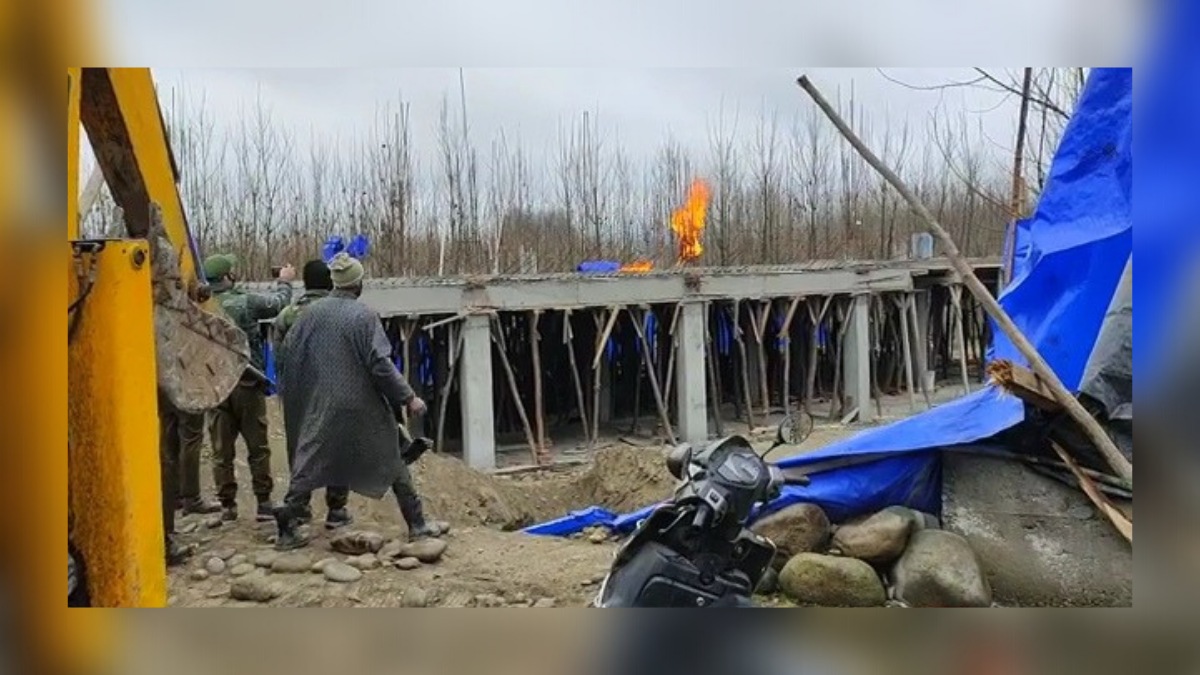 Youth sets himself ablaze during demolition drive in Ganderbal Youth sets himself ablaze during demolition drive in Ganderbal