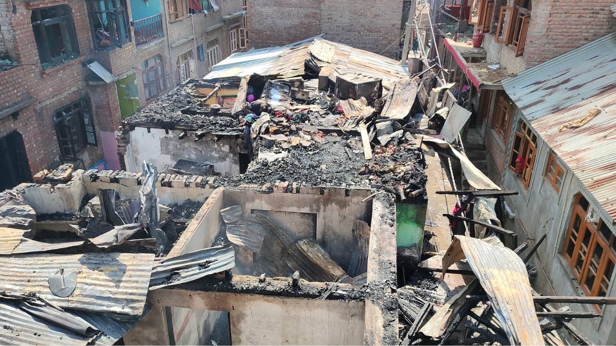 20 residential houses damaged in midnight blaze at Noorbagh