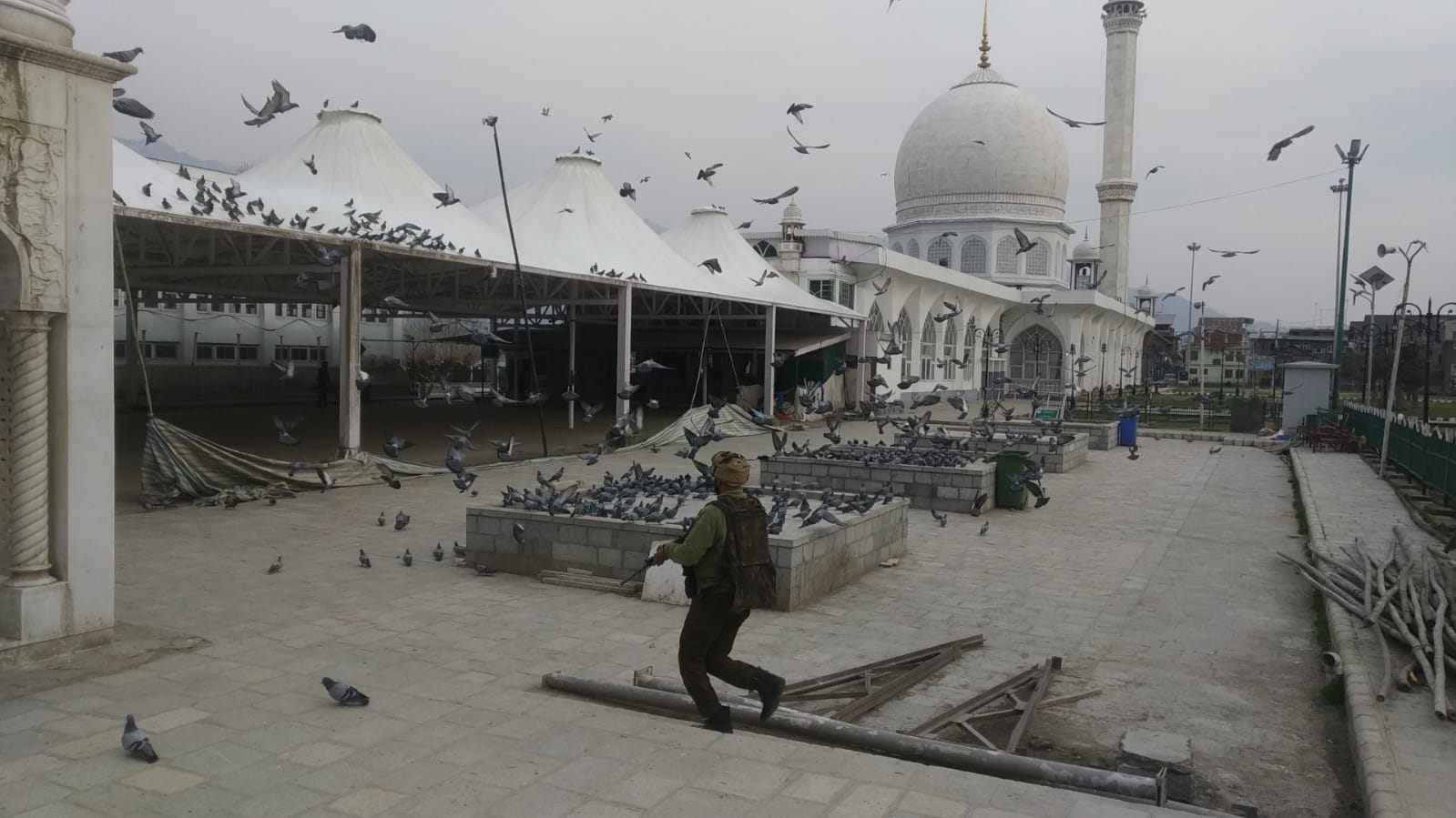 Foreign militant killed in Hazratbal shootout; 2 others manage to flee: IGP Kashmir Foreign militant killed in Hazratbal shootout; 2 others manage to flee: IGP Kashmir