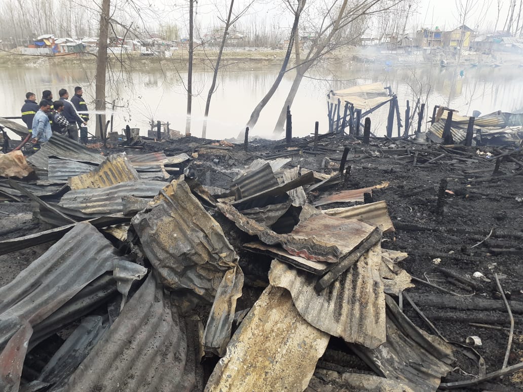 17 residential tin sheds, godown, shop, car gutted in Parimpora blaze 17 residential tin sheds, godown, shop, car gutted in Parimpora blaze