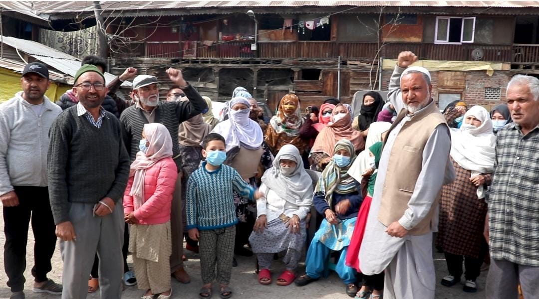 Govt asks 50 families living at Yarkandi Sarai, Safa Kadal to vacate within 7 days Govt asks 50 families living at Yarkandi Sarai, Safa Kadal to vacate within 7 days