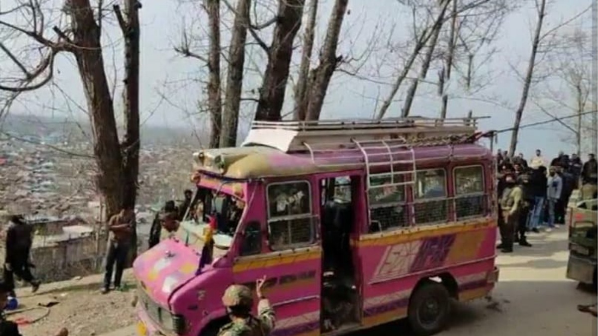 Eleven students injured in Anantnag mishap