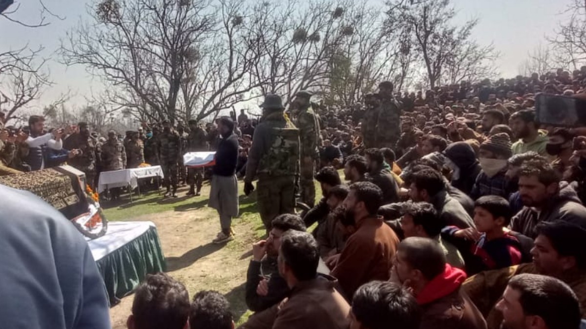 Budgam solider laid to rest; hundreds attend funeral