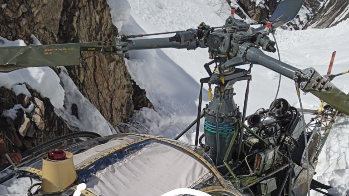 Cheetah copter crashes in Gurez: Co-pilot killed, another injured Cheetah copter crashes in Gurez: Co-pilot killed, another injured