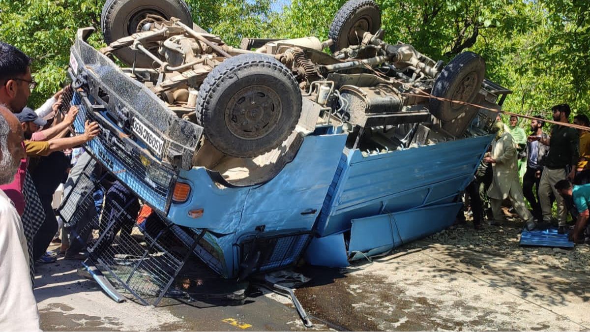 7 CRPF men injured in Shopian road accident