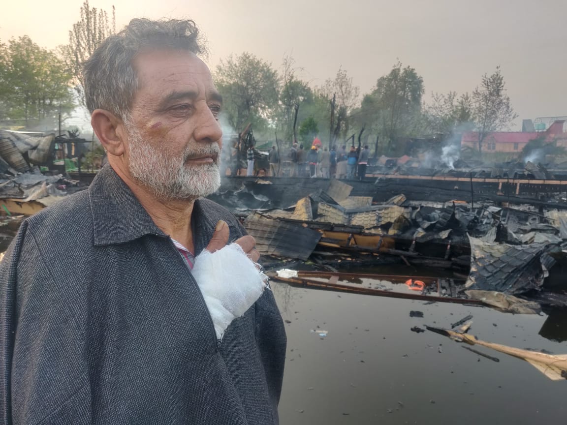 7 houseboats, 3 wooden sheds damaged in midnight blaze at Nigeen Lake