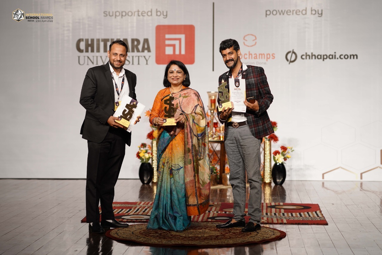 SP Smart School bags ‘Best School with Online Education’ award at International School Awards in Chandigarh SP Smart School bags ‘Best School with Online Education’ award at International School Awards in Chandigarh