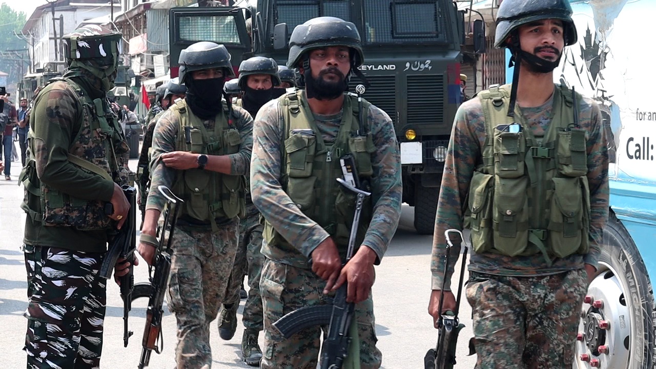 Encounter breaks out in Watnar Kokernag Encounter breaks in Kulgam village