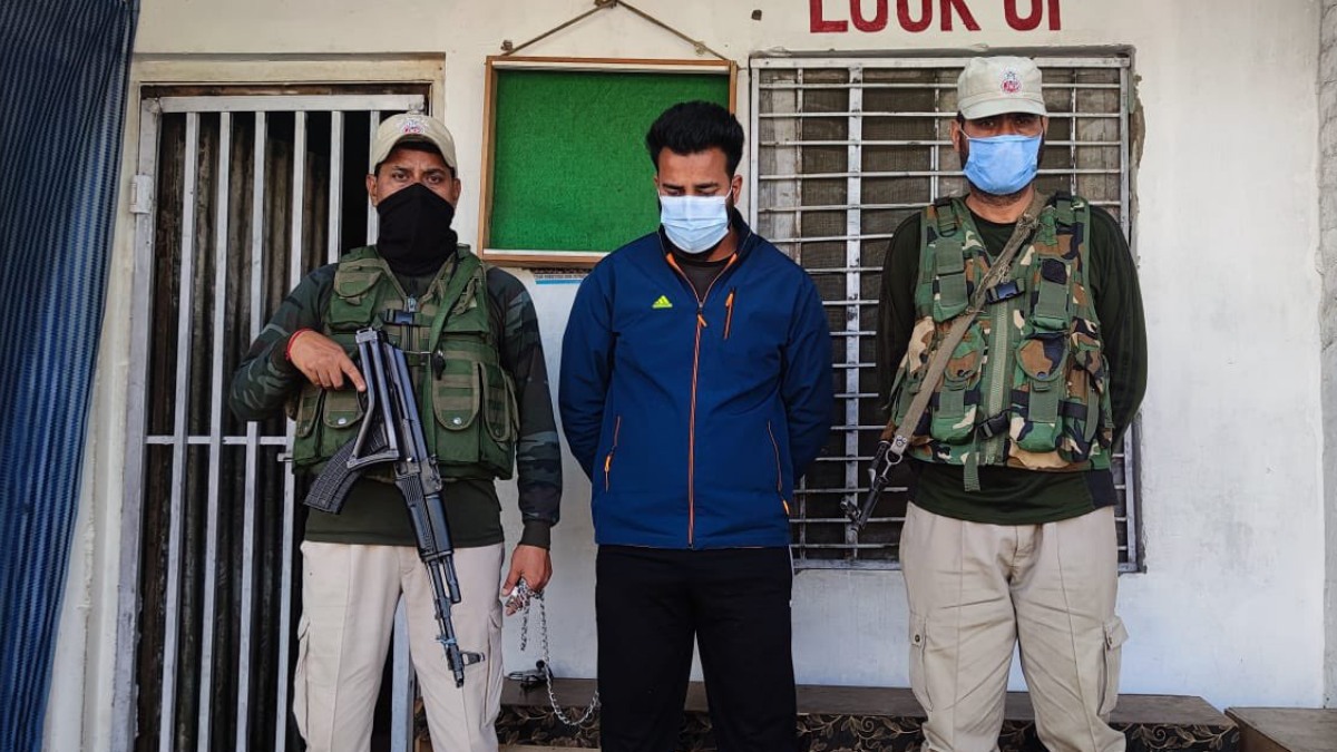 Hybrid militant arrested in Nowgam, Sgr: Police Hybrid militant arrested in Nowgam, Sgr: Police