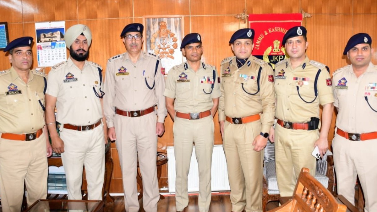IGP Kashmir pins ranks to promoted officers IGP Kashmir pins ranks to promoted officers