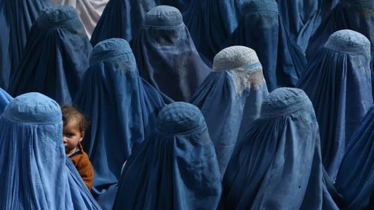 Taliban makes burqa mandatory Taliban makes burqa mandatory