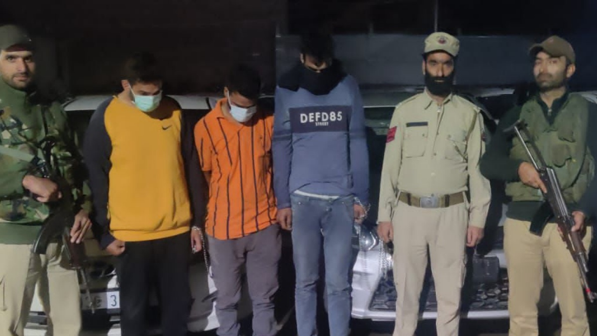 Car lifting module busted in Srinagar, three arrested, four cars recovered Car lifting module busted in Srinagar, three arrested, four cars recovered