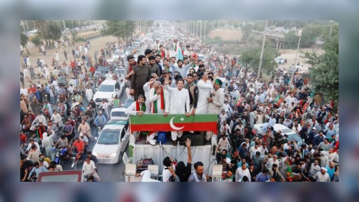 Imran Khan ends 'Azadi March', gives 6-day ultimatum to announce polls Imran Khan ends ‘Azadi March’, gives 6-day ultimatum to announce polls