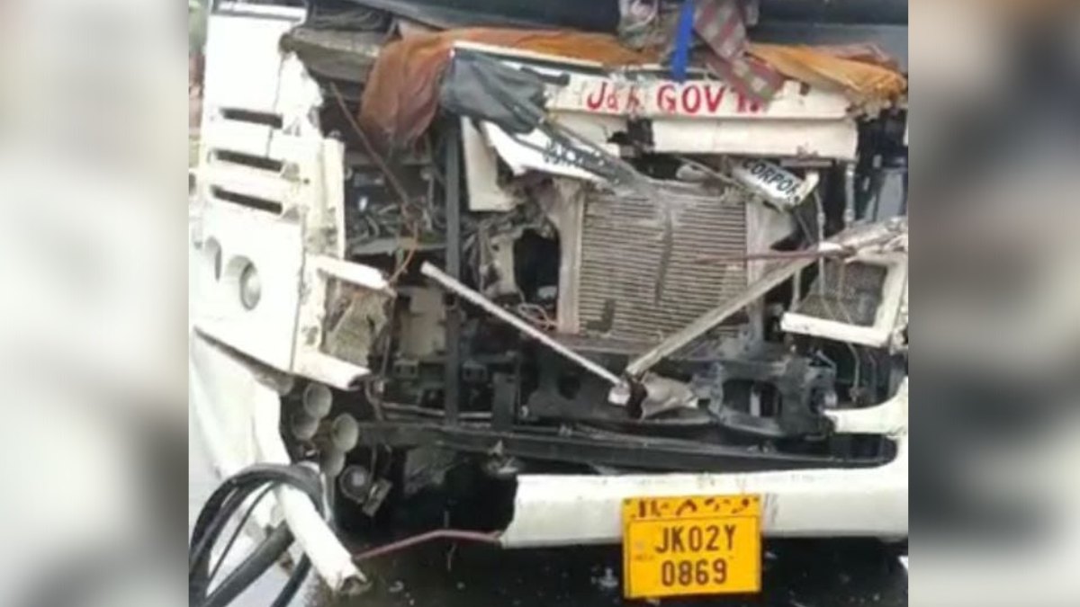 20 Amarnath yatris injured in Qazigund accident, 2 shifted to GMC Anantnag 20 Amarnath yatris injured in Qazigund accident, 2 shifted to GMC Anantnag