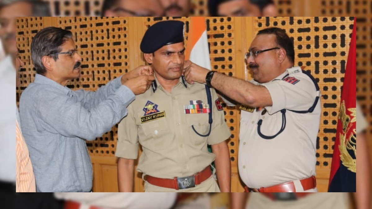 DGP decorates Vijay Kumar (IPS) on his promotion as ADGP DGP decorates Vijay Kumar (IPS) on his promotion as ADGP