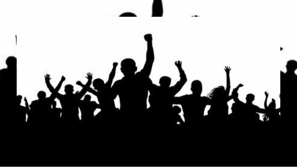 IUST students protest against poor quality of hostel food