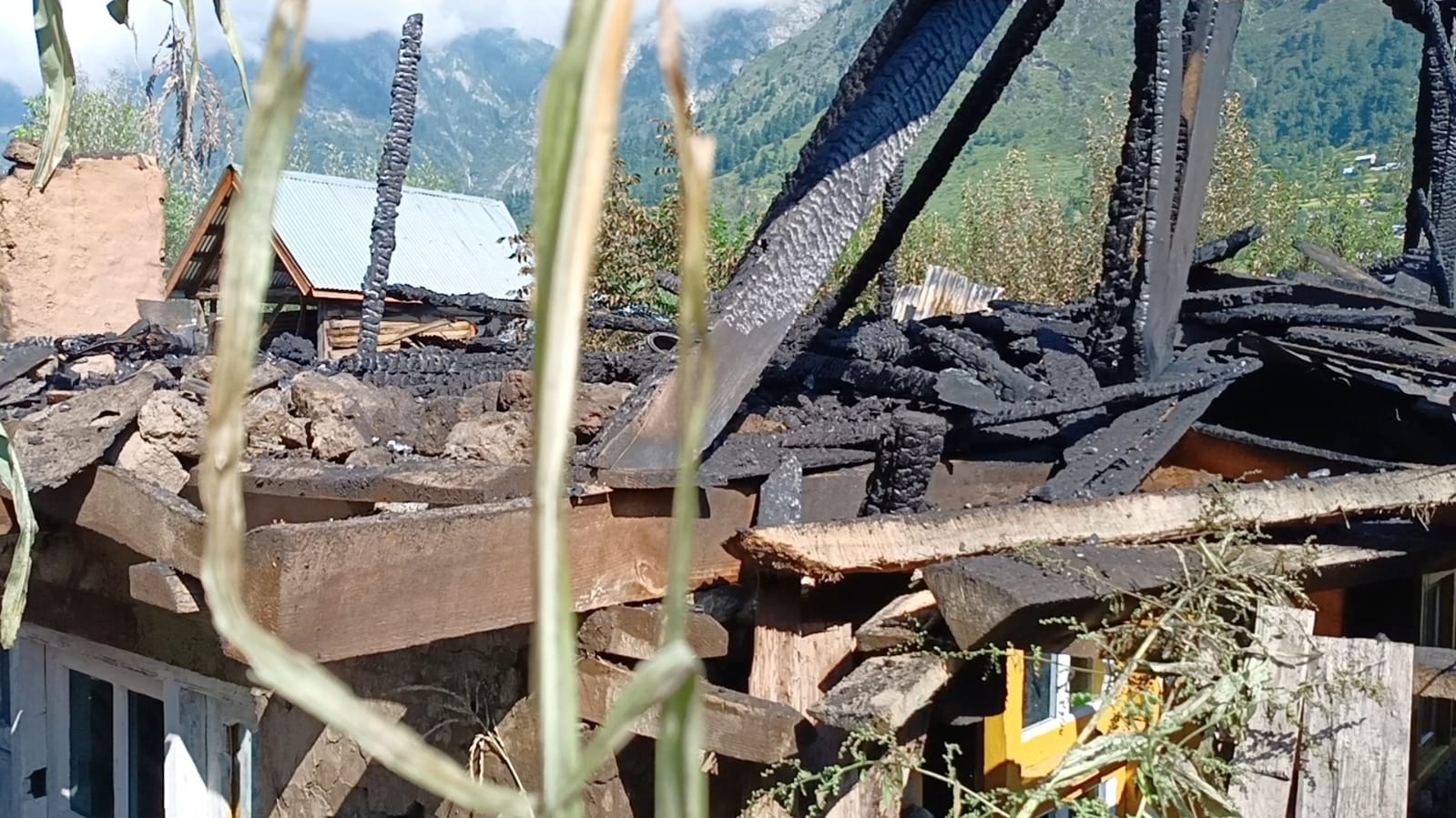 House damaged in Ganderbal blaze, one injured House damaged in Ganderbal blaze, one injured