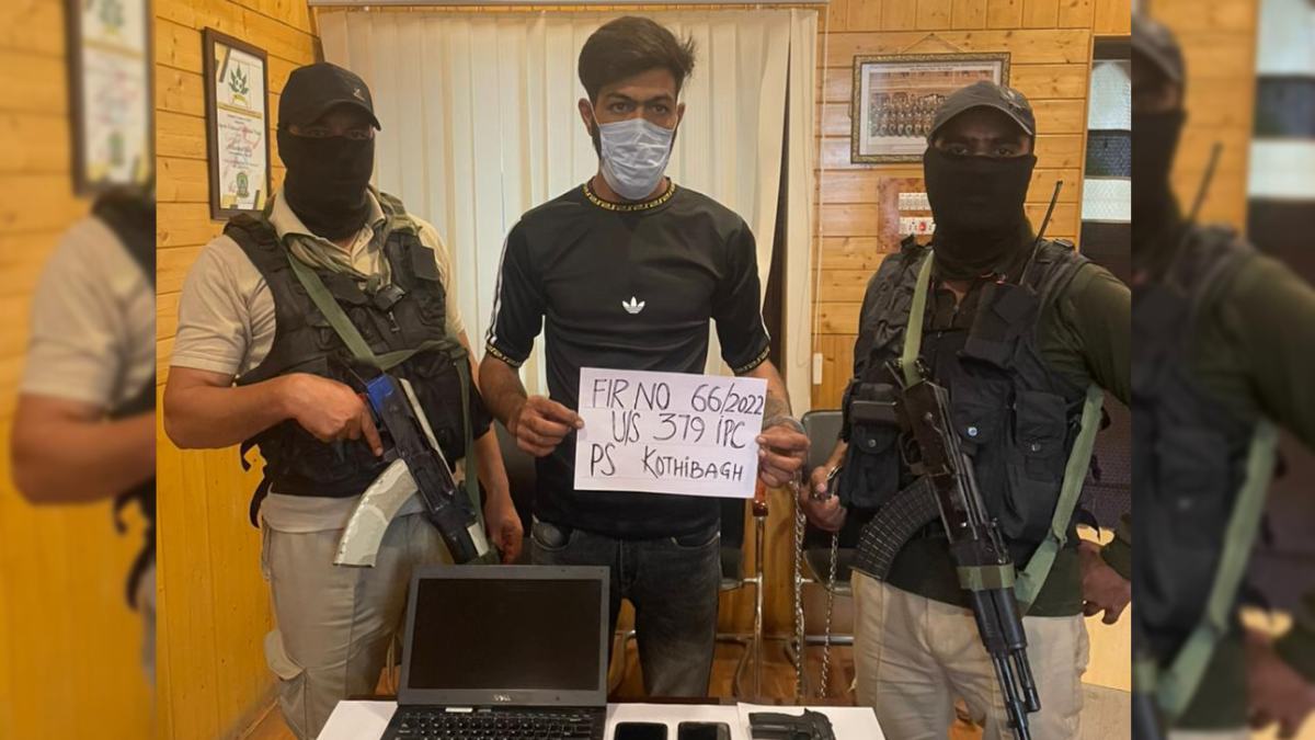 Man arrested for extortion in Srinagar, fake pistol recovered Man arrested for extortion in Srinagar, fake pistol recovered