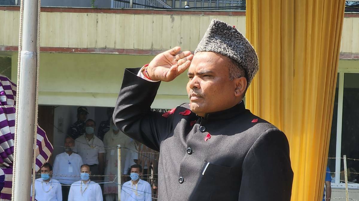 All trucks stranded on NH-44 will be cleared by tonight: Div Com Kashmir End user of Drugs is a victim, not criminal;  society needs to be apathetic towards him: Div Com Kashmir