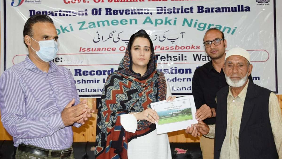 Dr Syed Sehrish Asgar distributes land passbooks to land owners of Baramulla Dr Syed Sehrish Asgar distributes land passbooks to land owners of Baramulla