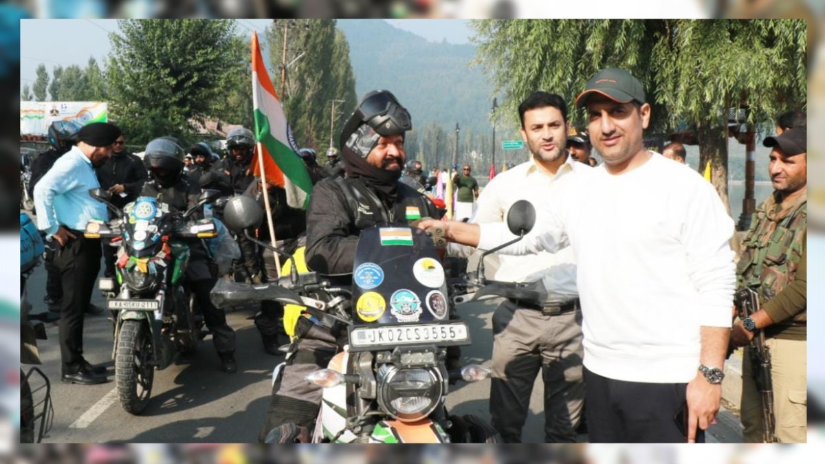 DC Sgr receives Freedom Riders bike Rally contingent on the banks of iconic Dal Lake DC Sgr receives Freedom Riders bike Rally contingent on the banks of iconic Dal Lake