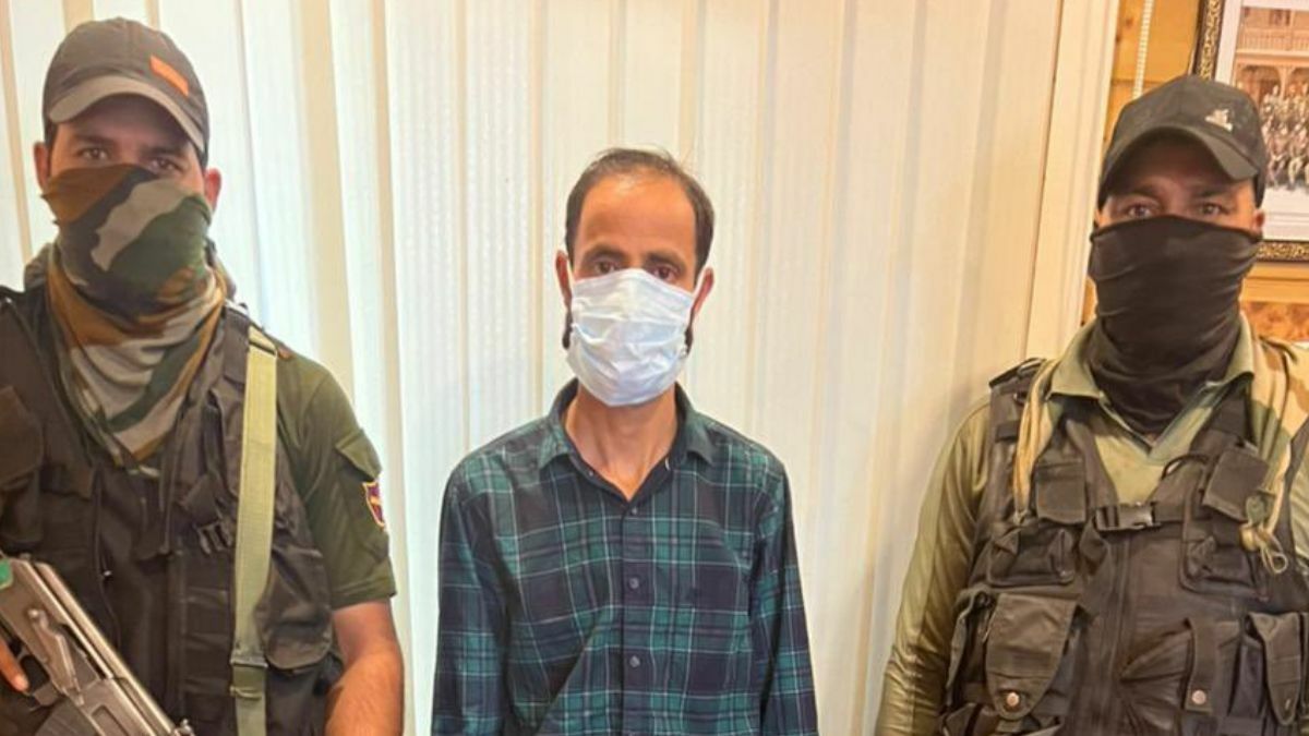 Bashir Gagloo not associated with Muslim Rashtriya Munch: Party Convener Promising Jobs, Srinagar Police arrests Muslim Rasthriya Manch Dist Srinagar president
