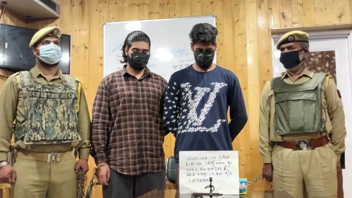 Two held for blackmailing, extorting money from woman in Srinagar Two held for blackmailing, extorting money from woman in Srinagar