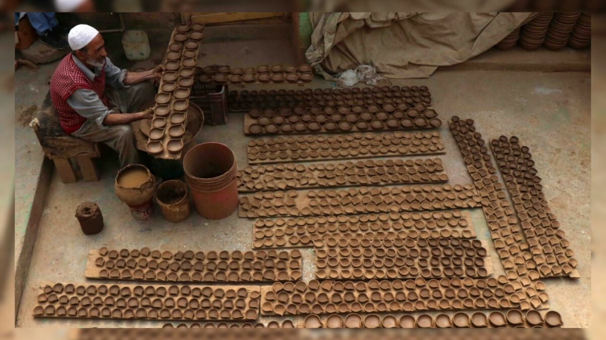 In modern era, Kumar family strives to keep traditional art of pottery alive In modern era, Kumar family strives to keep traditional art of pottery alive