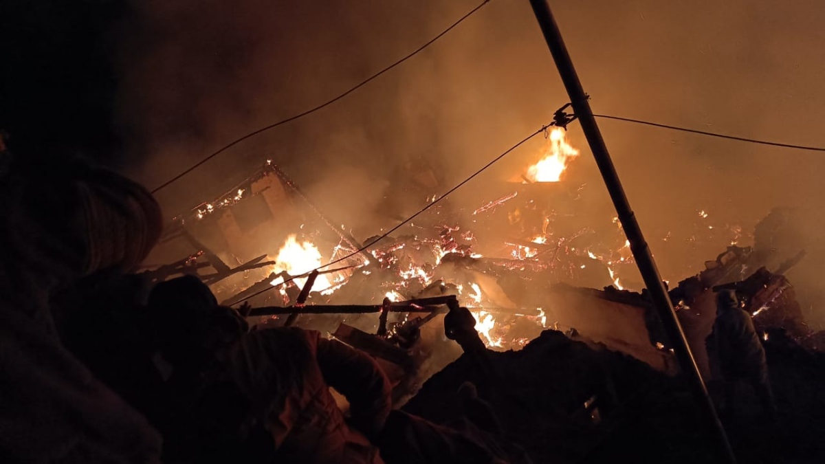 15 houses gutted in Kishtwar blaze 15 houses gutted in Kishtwar blaze